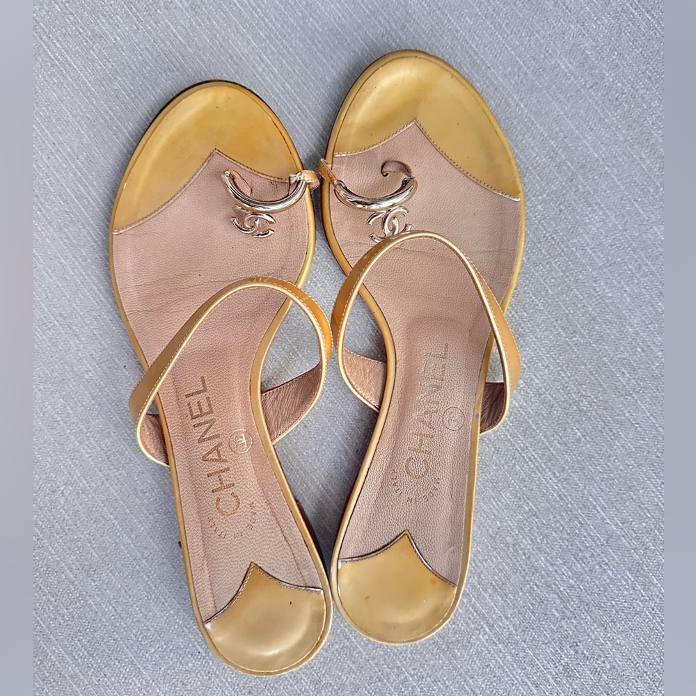 CHANEL Women's Yellow Sandals with Gold Cc. - Picture 15 of 15